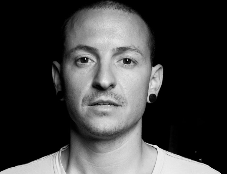 clanek_Linkin Park se živákem loučí s Chesterem Benningtonem